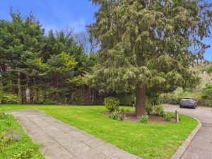 COMMUNAL GARDENS- click for photo gallery